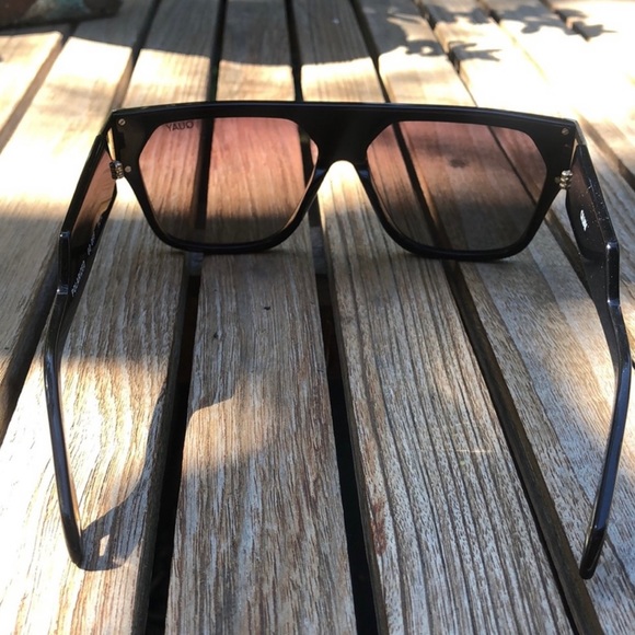 Quay polarized Sunglasses no scratches, no case - Picture 5 of 9
